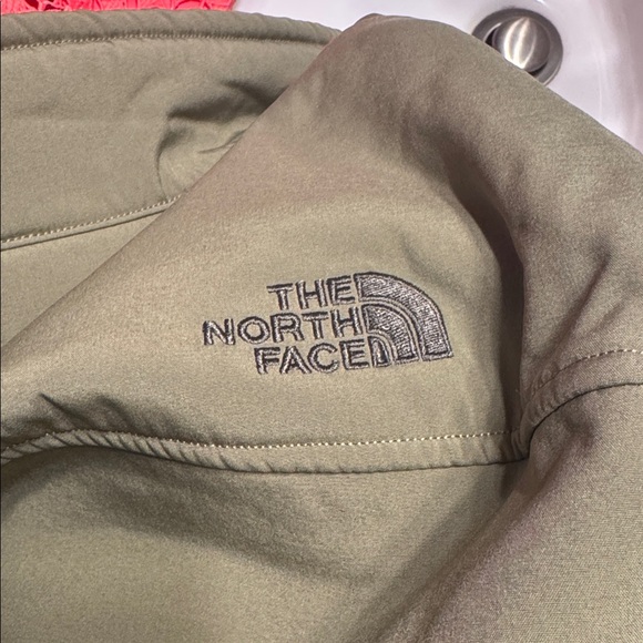 The North Face Men’s Green Ski Jacket - Picture 10 of 10